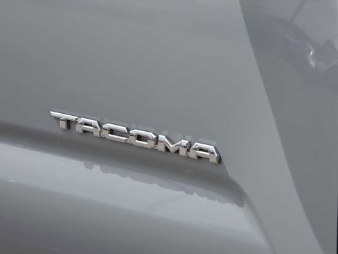 Used 2020 Toyota Tacoma TRD Sport w/ Technology Package image 11