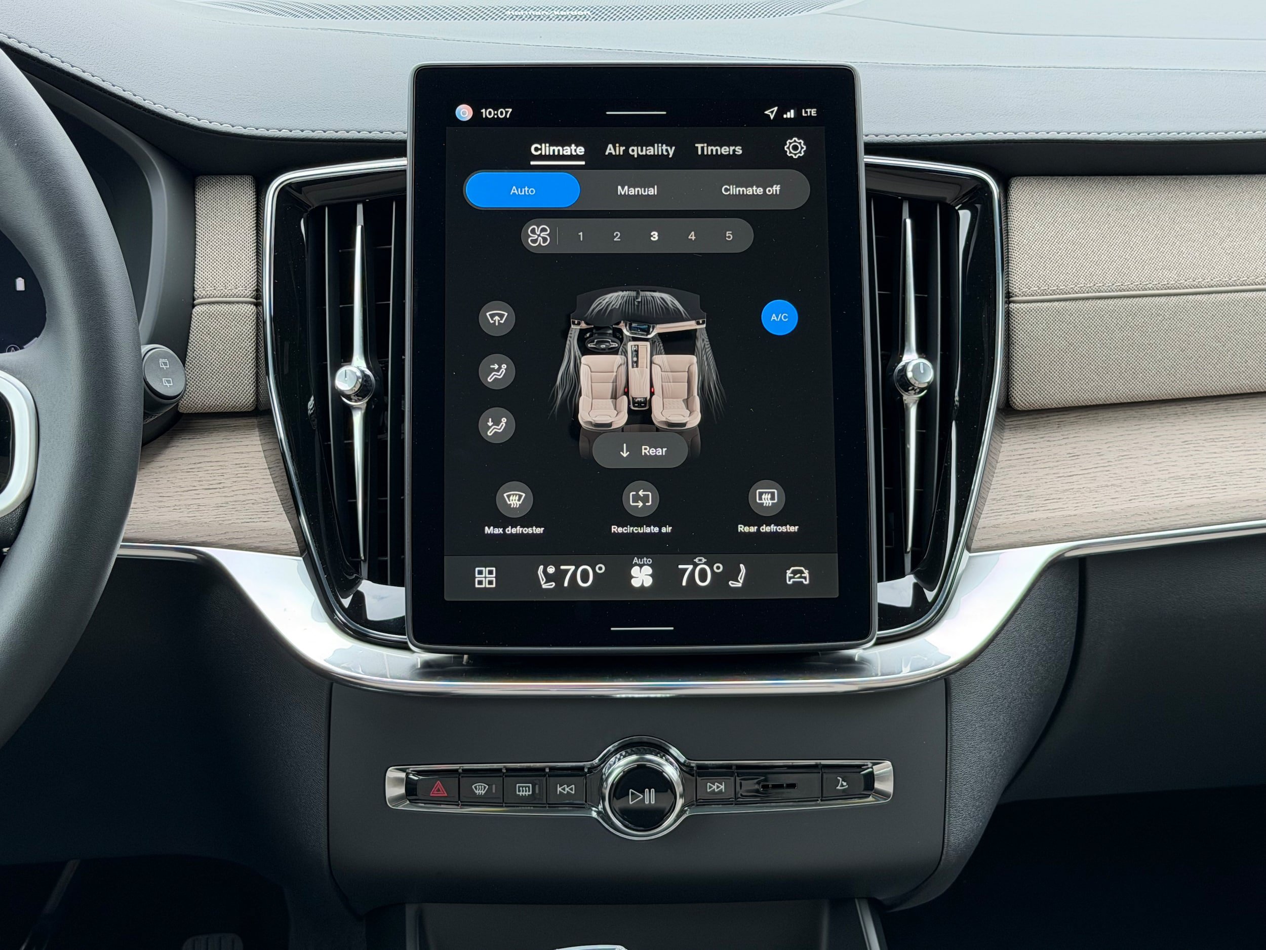 New 2026 Volvo XC90 B6 Plus w/ Protection Package Premier AWD/4WD image 13