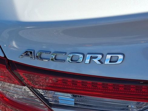 Used 2018 Honda Accord Touring image 33