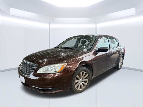 Used 2013 Chrysler 200 Touring FWD image 5