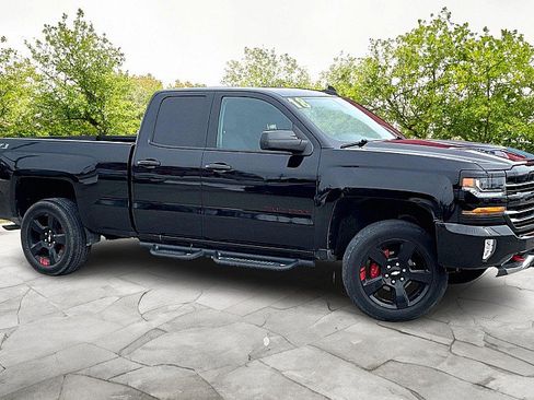 Used 2018 Chevrolet Silverado 1500 LT w/ Redline Edition AWD/4WD image 3