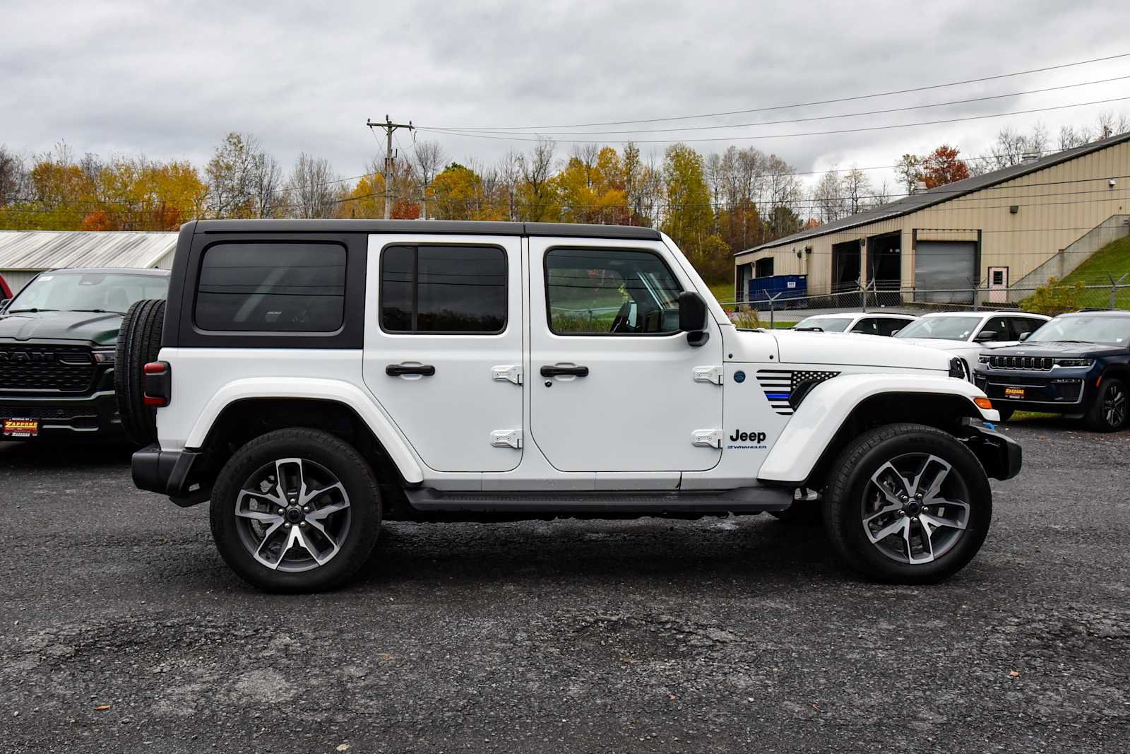 Certified 2024 Jeep Wrangler Unlimited w/ Convenience Group AWD/4WD image 2