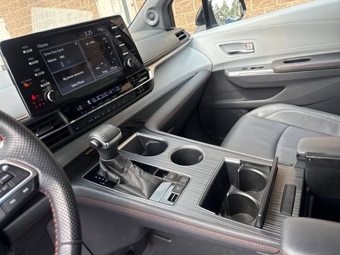 Used 2022 Toyota Sienna XSE w/ XSE Plus Package FWD image 18