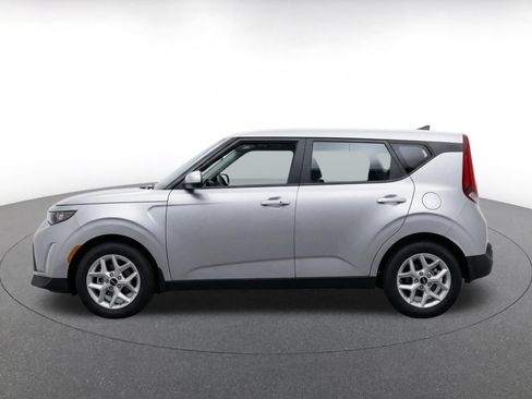 Used 2025 Kia Soul LX w/ LX Technology Package FWD image 4
