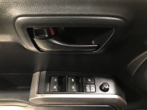 Used 2019 Toyota Tacoma SR5 image 18