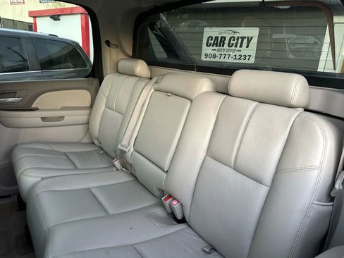 Used 2010 Chevrolet Avalanche LT w/ Luxury Package image 11