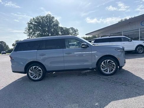 Used 2025 Lincoln Navigator Reserve AWD/4WD image 16