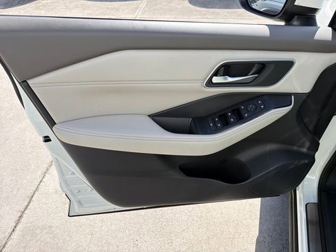 Certified 2021 Nissan Rogue SV w/ Premium Package image 18