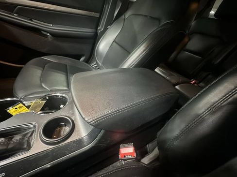 Used 2019 Ford Explorer XLT w/ Equipment Group 202A FWD image 28