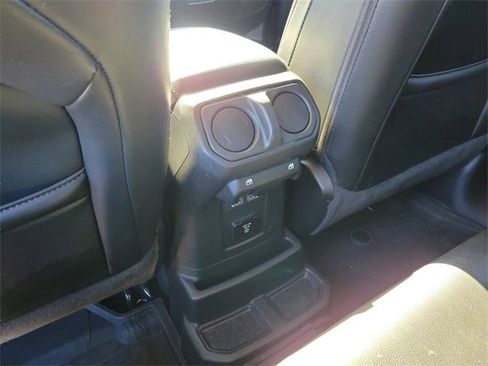 Used 2022 Jeep Wrangler Unlimited Sahara image 11