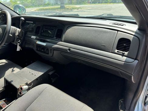 Used 2011 Ford Crown Victoria Police Interceptor image 11