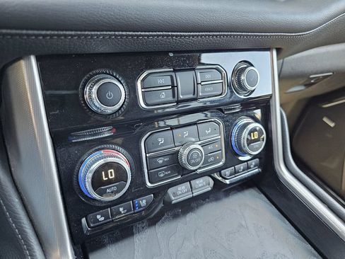 Used 2024 GMC Yukon Denali RWD image 31