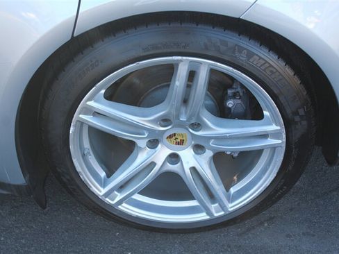 Used 2018 Porsche Panamera 4 AWD/4WD image 30