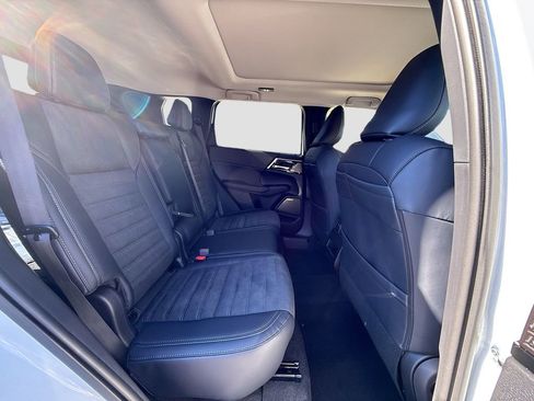 New 2026 Mitsubishi Outlander SE image 30