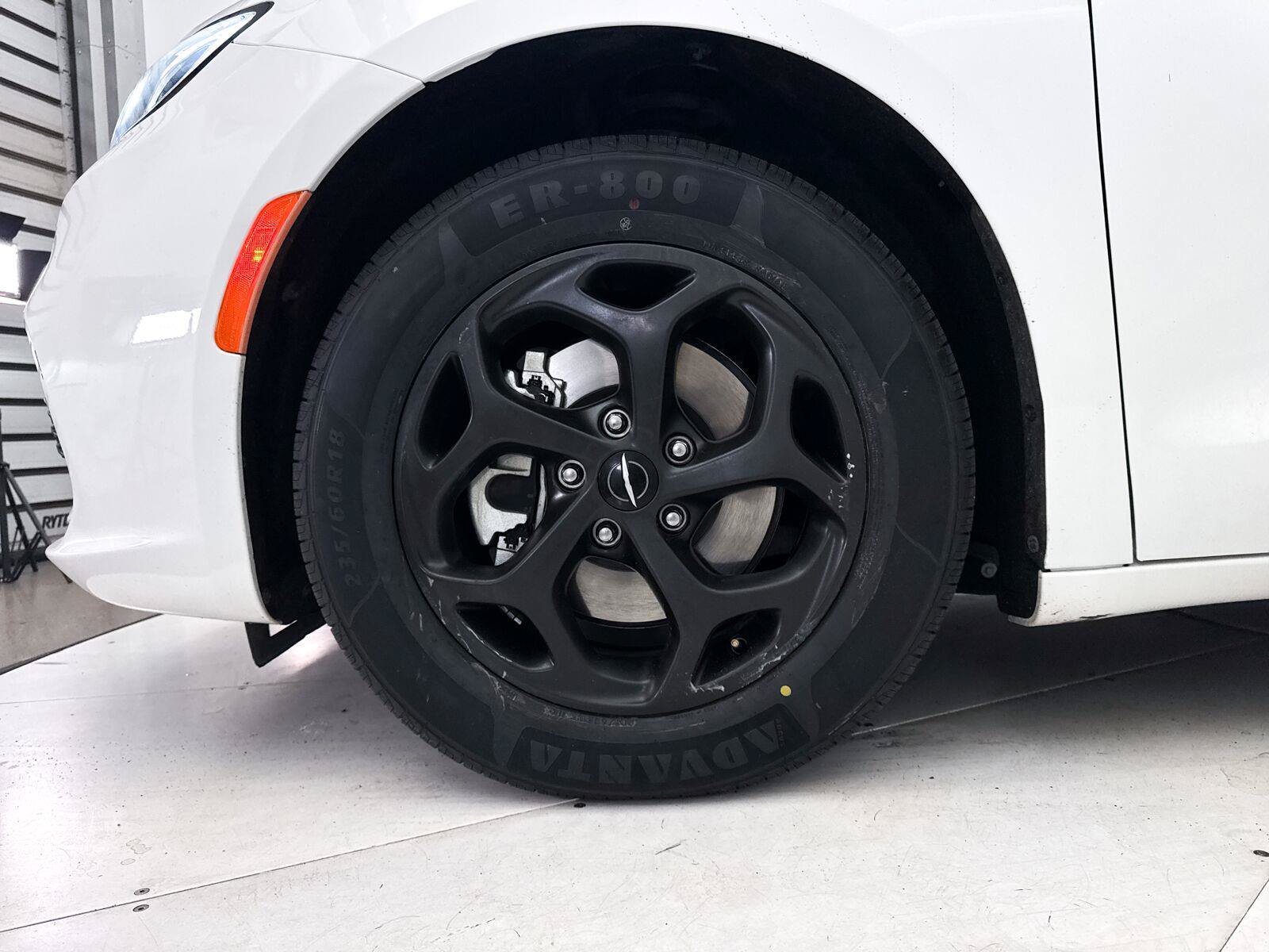 Used 2022 Chrysler Pacifica Touring-L w/ S Appearance Package FWD image 13
