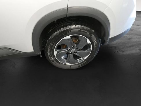 Used 2024 Nissan Rogue SV AWD/4WD image 19