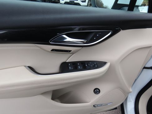 Used 2022 Buick Envision Essence w/ Technology Package I image 21