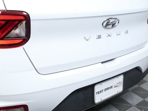 Used 2023 Hyundai Venue SEL image 31