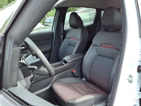 New 2025 Nissan Kicks SR image 4