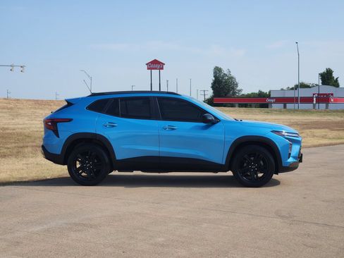 Used 2025 Chevrolet Trax ACTIV FWD image 7