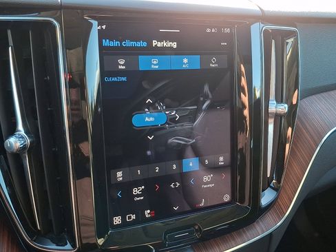 Used 2023 Volvo XC60 B5 Plus image 16