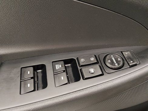 Used 2019 Hyundai Tucson SE image 27