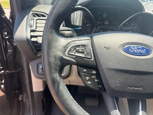Used 2019 Ford Escape Titanium FWD image 16