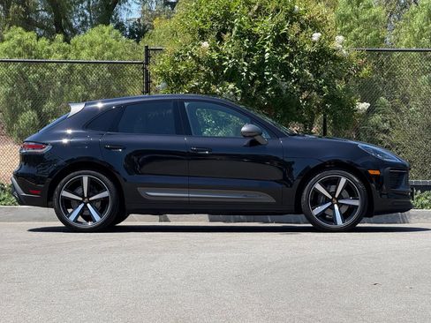 Certified 2023 Porsche Macan Turbo AWD/4WD image 8