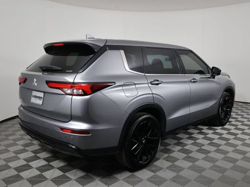 Used 2022 Mitsubishi Outlander SE AWD/4WD image 2