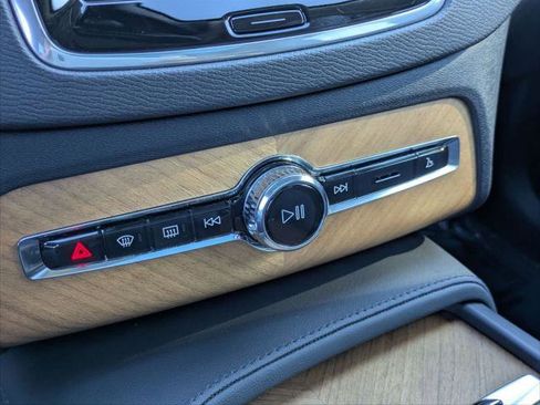 Used 2025 Volvo XC90 B6 Plus w/ Protection Package Premier image 20