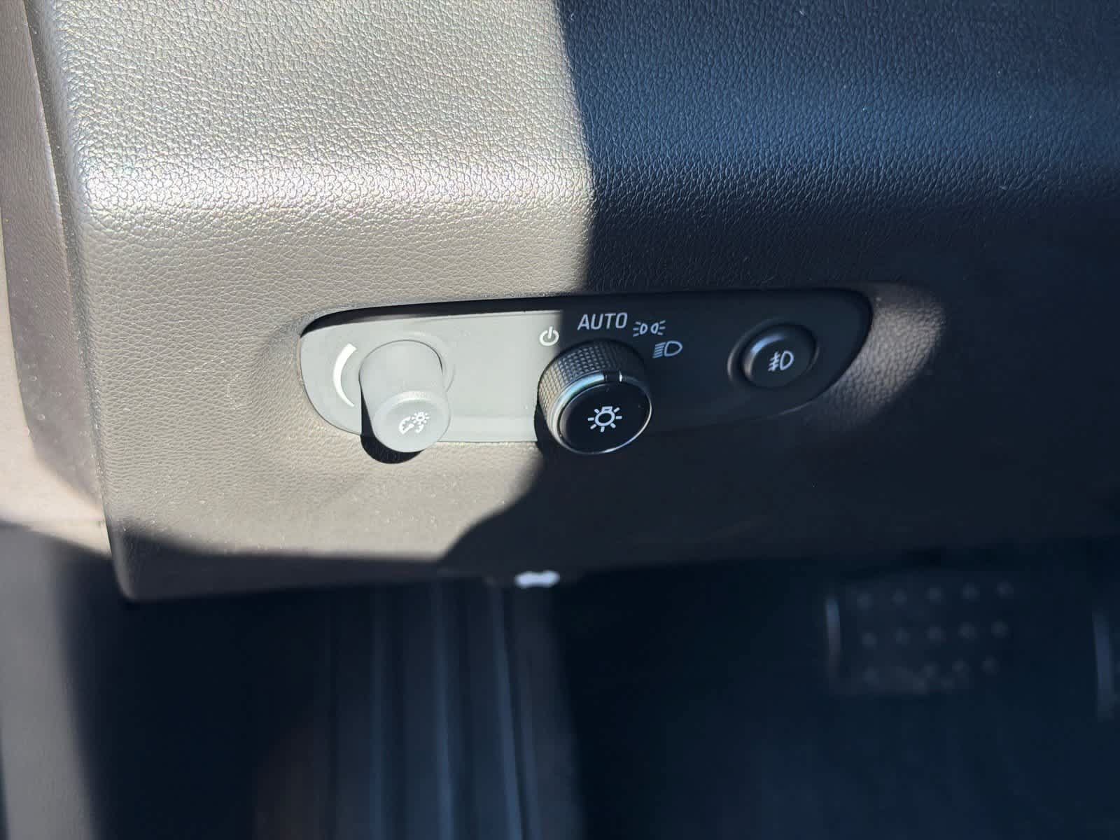 Used 2019 Chevrolet Traverse LT FWD image 14