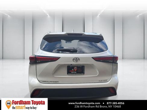 Certified 2022 Toyota Highlander XLE image 6