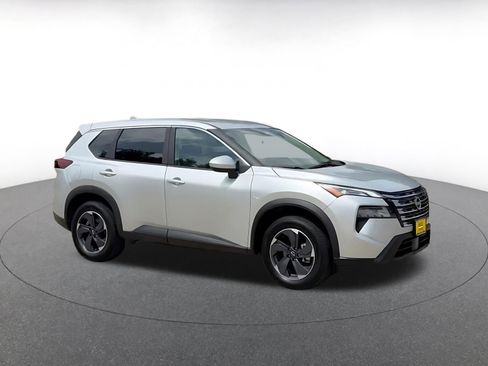 Used 2025 Nissan Rogue SV FWD image 2