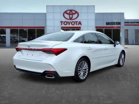 Used 2022 Toyota Avalon Limited w/ Advanced Safety Package image 5