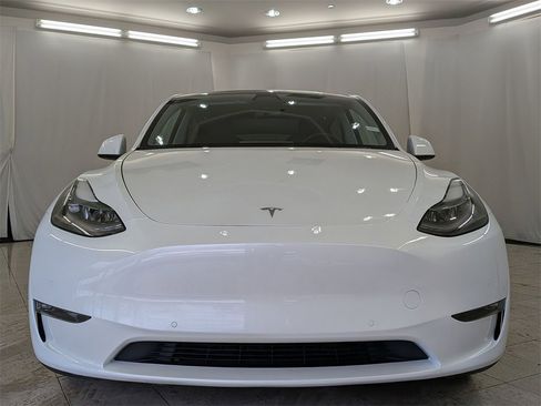 Used 2022 Tesla Model Y Performance image 3