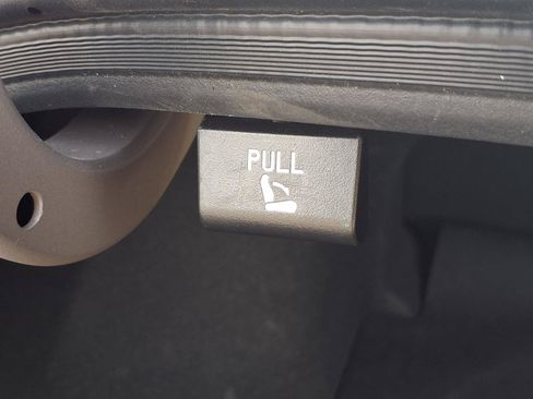 Used 2025 Hyundai Elantra SEL FWD image 25