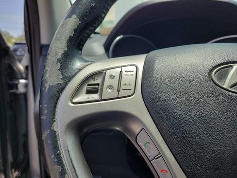 Used 2011 Hyundai Tucson GLS FWD image 25