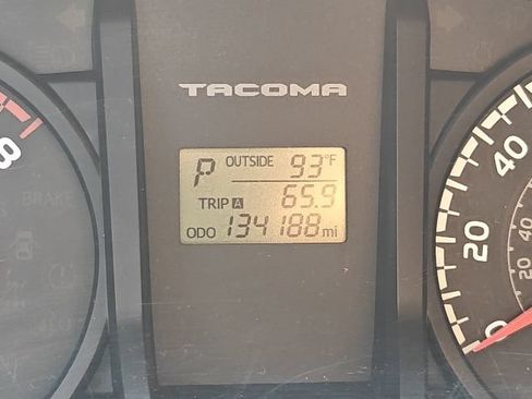 Used 2017 Toyota Tacoma SR RWD image 11