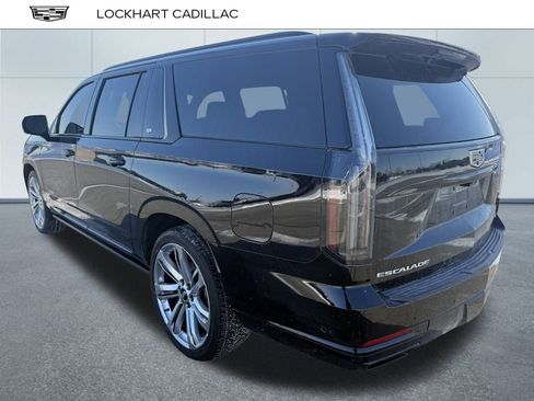 Used 2025 Cadillac Escalade ESV Sport Platinum image 4