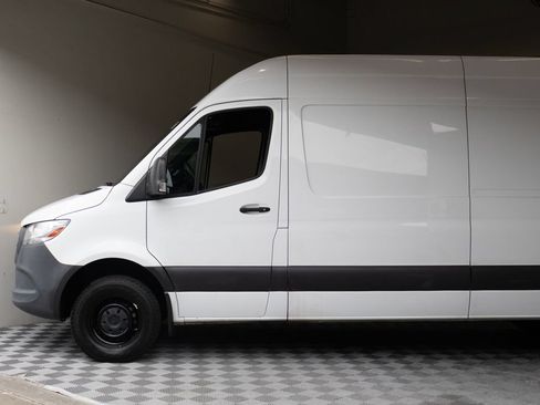Used 2022 Mercedes-Benz Sprinter 3500 image 8