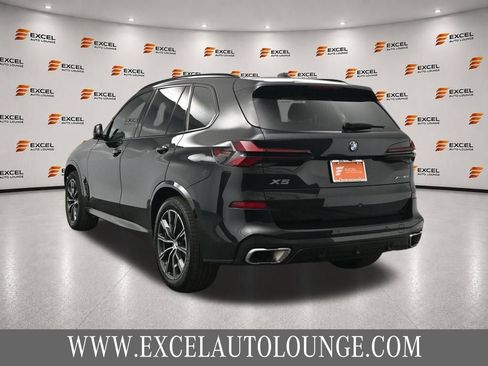 Used 2024 BMW X5 xDrive40i w/ M Sport Package AWD/4WD image 3