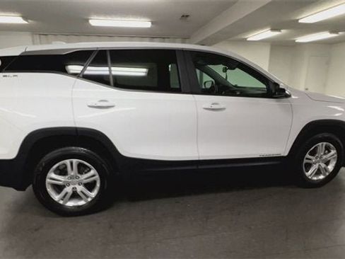 Certified 2024 GMC Terrain SLE image 9