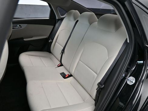 Used 2022 Kia Forte LXS w/ LXS Technology Package image 32