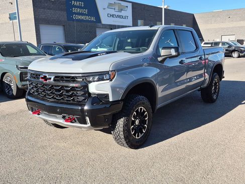 Used 2025 Chevrolet Silverado 1500 ZR2 w/ Technology Package AWD/4WD image 8
