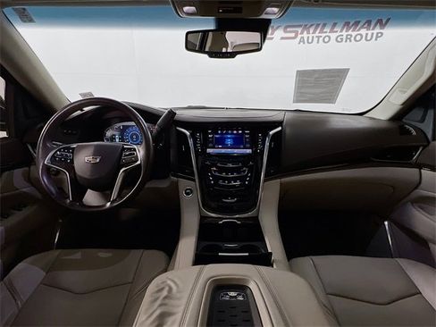 Used 2016 Cadillac Escalade Premium image 25