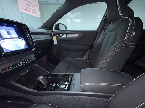 New 2026 Volvo XC40 B5 Ultra w/ Protection Package Premier image 4