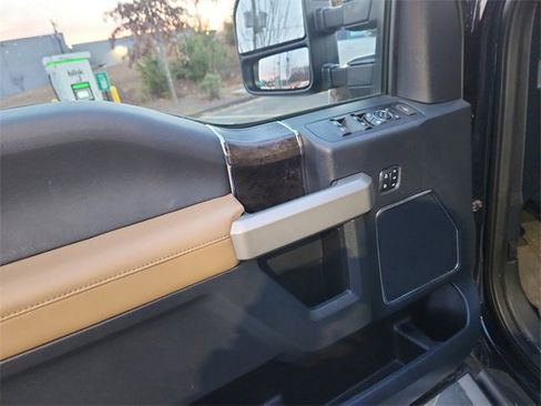 Used 2022 Ford F250 Lariat w/ Lariat Ultimate Package image 11