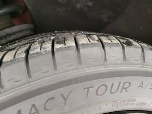 Used 2023 GMC Acadia SLT w/ Elevation Edition image 4