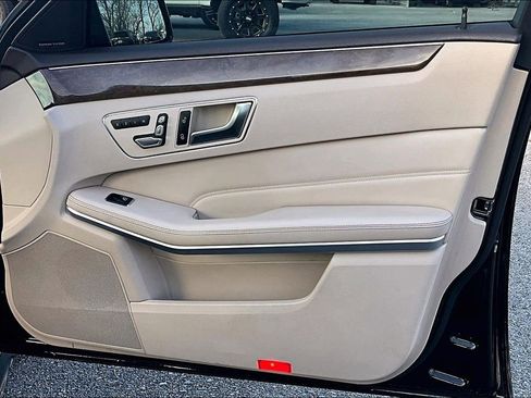 Used 2016 Mercedes-Benz E 250 Sedan w/ Premium Package image 26