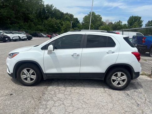 Used 2020 Chevrolet Trax LT w/ LT Convenience Package FWD image 7